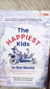Buku Parenting The Happiest Kids in the World : Rahasia Anak-Anak Paling Bahagia Sedunia Turos