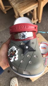 Crocs x Naruto Minato Classic Clog Stucco รองเท้าแตะแบบสวม