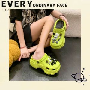 LHSunshine รุ่นใหม่ รองเท้าแฟชั่นหัวโตสุดเฟี้ยว รองเท้าแตะรัดส้นมาแรง พ้นหนาทรงสูงใส่สบาย ไม่หนักเท้างานดีมากมีสีให้เลือกเยอะ มาพร้อมตัวการ์ตูนชอบสีไหนกดสั่งได้เลย