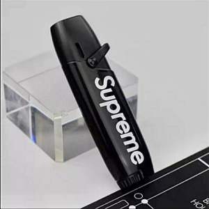รอของไม่นาน! ไฟแช็คแก๊สฟู่ Supre แบบเติม ทนทาน โดนลมไม่ดับ ไฟฟู่ ไฟแช็ค ไฟแช็คเท่ๆ •ไม่มีแก๊สและวัตถุไวไฟในตัวสินค้า•