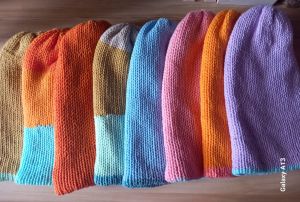 Knitted reversible beannie