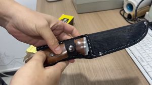 Buck มีดพกพา มีดตรง มีดเดินป่า มีดใบตาย มีดควง มีดแคมป์ปิ้ง แบบพกพา ความแข็งสูง ใบมีดคมกรีบ มีที่ตัดเชือก Outdoor portable pocket knife camping knife camping tactical straight knife self-defense tactical knife