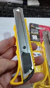 Dao rọc giấy to( tặng kèm 1 lưỡi dao thay thế )