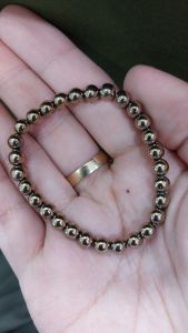 แร่ไพไลท์ หรือ เพชรหน้าทั่งหรือทองของคนโง่ (pyrite) ปกป้องคุ้มครองภัยพยันอันตรายต่างๆ ค้าขายร่ำรวย