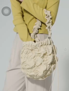 กระเป๋า GU ยอดฮิตจากญี่ปุ่น ดีไซน์น่ารักเหมือนของเกาหลียี่ห้อดัง ลดราคาสีเทาตามแบรน์ GU