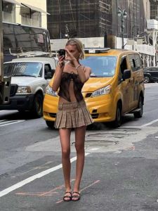 Váy Ngắn Xếp Ly Kẻ Caro Cạp Thấp Phong Cách Retro Mỹ Dành Cho Nữ Váy Ngắn Chữ a Màu Nâu Váy Công Sở Mùa Hè 2024