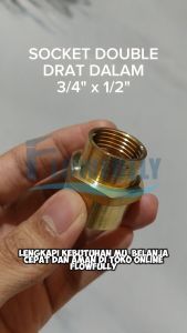 SOCKET DOUBLE DRAT DALAM 1/2 x 1/4 INCH KUNINGAN DOBEL FAUCET SOK SDD FEMALE THREAD SOCK BRASS\\n\\n Apa Itu Socket Double Drat Dalam?\\n\\nSocket double drat dalam adalah suatu suku cadang pipa air yang digunakan untuk menghubungkan dua bagian pipa dengan diameter berbeda. Bahan utama socket ini adalah kuningan.\\n\\n Bahan & Ukuran\\n\\nSocket double drat dalam terbuat dari kuningan dan memiliki ukuran 1/2\\\" x 1/4\\\". Berikut adalah konversi ukuran drat dalam/luar dari inch (\") ke milimeter (mm):\\n\\n- 1/8\\\" = 9.5 mm\\n- 1/4\\\" = 12.5 mm\\n- 3/8\\\" = 15.5 mm\\n- 1/2\\\" = 20 mm\\n- 3/4\\\" = 25 mm\\n- 1\\\" = 32 mm\\n\\n Cara Penggunaan Socket Double Drat Dalam\\n\\nBerikut adalah langkah-langkah cara penggunaan socket double drat dalam:\\n\\n Langkah 1: Berikan Seal Tape\\n\\nBerikan seal tape pada bagian kran/ fitting drat luar yang akan dipasang. Berikan secukupnya.\\n\\n Langkah 2: Putar Kran/Fitting Drat Luar\\n\\nPutar kran/ fitting drat luar yang telah diberi seal tape ke bagian drat dalam searah jarum jam. Pastikan saat memutar kran/ fitting drat luar masuk dalam posisi lurus sehingga tidak patah atau bocor saat sudah terpasang.\\n\\n Langkah 3: Sesuaikan Posisi Kran/Fitting Drat Luar\\n\\nJika terasa sudah rapat dan mulai susah diputar segera sesuaikan posisi kran/ fitting drat luar dan berhenti di situ, tidak perlu terus memaksakan memutar sampai ujung kran/ fitting drat luar habis, karena kran akan susah dilepas dan mudah patah saat penggantian berikutnya.\\n\\n Aksesori Kekerjaan Mekanik Lainnya\\n\\nSocket double drat dalam adalah salah satu aksesoris kerja mekanik yang sering digunakan. Selain socket ini, ada banyak aksesoris lainnya yang dapat membantu Anda dalam pekerjaan mekanik.\"\n}