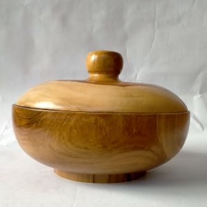 mangkuk sayur diameter 20 cm lengkap dengan tutupnya terbuat dari kayu jati asli