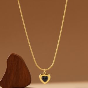 1pc Stainless Steel Black Heart Pendant Round Snake Chain Clavicle Necklace Vintage French Unique Design Jewelry Accessory