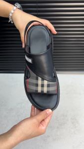 PAMATE Sandal Santai Pria Grid Mode Versatile Sendal Nyaman Sandal Pantai Luar Ruang