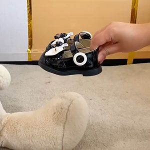 Giày Tiểu Thư Cho Bé Gái - Giày Da Bóng Mềm Đế Êm Đính Nơ Gấu Cho Bé 1-3 Tuổi - G02