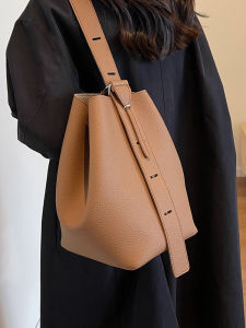 Retro Large Capacity Soft Leather Bucket Bag Womens Fashionable Crossbody Bag Underarm Bag Trendy Handbag for Autumn Winter