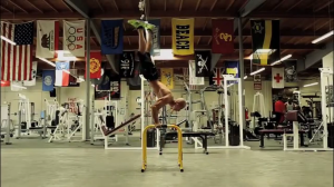 （ราคาพิเศษ） Double Bar บาร์คู่ตั้งพื้น บาร์คู่พกพา แถบขนาน บาร์คู่ออกกําลังกาย ฟองน้ำจับ วัสดุเหล็กพิเศษ รองรับน้ำหนักได้ 300 kg