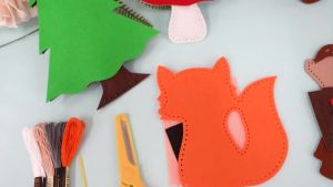 Kids DIY Sewing Kit with Felt Animals Educational Toy for Fine Motor Skills Handmade Crafting Set Birthday Christmas Gift