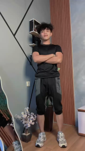 Celana Pendek 3/4 Olahraga Celana Sport Hitam dan Abu Zipt dengan Desain Modern dan Nyaman untuk Aktivitas Sehari-hari