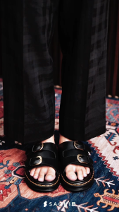 SAOKI - Sandal Slop Pria Wanita Traveling Sendal Casual Slide Kulit Slip On Cuire Black