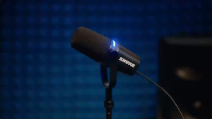 MV7 USB/XLR Dynamic Microphone for Podcasting & Streaming - High-Quality Audio mic