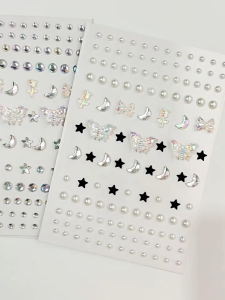 เพชรติดหน้า ขนาดเล็ก เพชรติดหน้า ขนาดเล็ก พร้อมส่ง สำหรับเด็กผู้ใหญ่ ดาวติดหน้า ผีเสื้อแต่งหน้า สติกเกอร์เพชรประดับหน้า