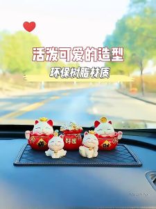 Hũ tiền đỏ trang trí ô tô bàn làm việc trang trí kèm tượng mèo thần tài chất liệu thạch cao