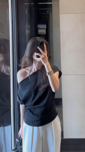 Áo thun màu đen mới thiết kế lệch vai không đều chui đầu