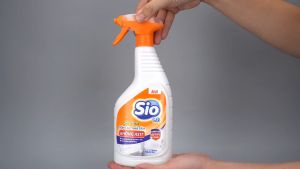 Nước tẩy bồn cầu Sio nước tẩy nhà vệ sinh dạng xịt hương thảo mộc tiện lợi dung tích 750ml - Happy Home 4U