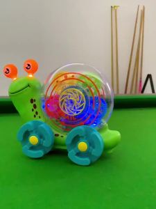 Transparent Light-up Electric Snail Car for Kids - 3D Gear Crawling Toy With Lights Music and Projection Function (Green)