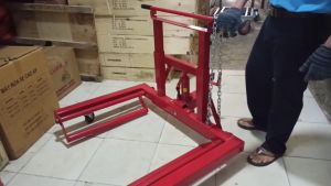 Xe nâng lốp xe tải xe container 1 tấn Torin TRX10001