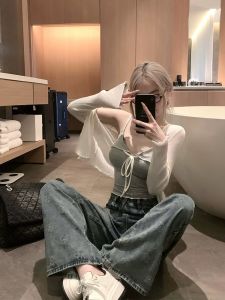 เสื้อกั๊กสายเดี่ยวสั้นเซ็กซี่สำหรับผู้หญิงในฤดูใบไม้ผลิและฤดูร้อน เสื้อกั๊กแขนกุดแบบสวมใส่ด้านนอกและด้านใน ดีไซน์พิเศษไม่ซ้ำใคร