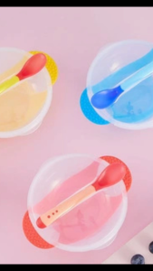 ชุดชามข้าวเด็กก้นดูด 3 ชิ้น (ชาม+ฝา+ช้อน) ปลอดภัยไม่มีสารพิษ เปลี่ยนสีเมื่อโดนความร้อน หัวช้อนนิ่ม ได้ช่วยให้เด็กฝึกกินข้าวด้วยตัวเอง