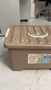 35L Plastic Storage Box with Lid and Wheels Multipurpose Organizer for Clothes Toys Blankets