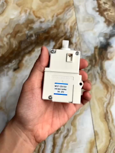 Công tắc khóa cửa máy giặt PANASONIC chính hãng – linh kiện sửa chữa dễ thay thế