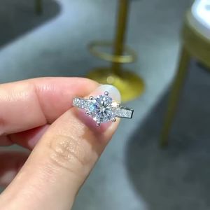 Pretty Beauty 2CT Moissanite Engagement Ring for Women Solitaire Diamond Wedding Band S925 Silver Hypoallergenic Jewelry Gift