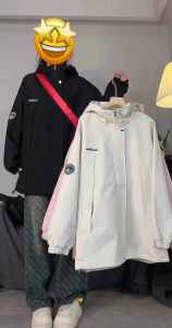 ฤดูใบไม้ร่วง ผู้หญิง เสื้อแจ็คเก็ตมีฮู้ด 2024 ถนนสไตล์ใหม่ หลวม พอดีแจ๊กเก็ตยาวปกติสําหรับคู่รัก Workwear แรงบันดาลใจ อินเทรนด์ แบรนด์