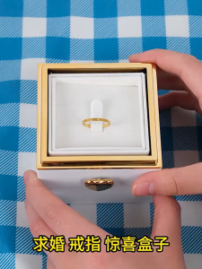 กล่องแหวนส่งแฟนของขวัญวันเกิดสามสีสารภาพแปลกใจวันวาเลนไทน์เทียนฟรี48ชั่วโมงการจัดส่ง