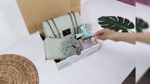 Kado Ulang Tahun Set Hampers Tas Wanita Warna Hijau & Hadiah Anniversary