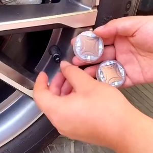 Đèn led 15 Bóng Gắn Van Bánh Xe Hơi / Xe Máy Dùng Năng Lượng Mặt Trời