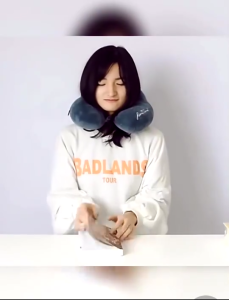 V Home หมอนรองคอ ดีไซน์กระชับ รับท้าทอย ผ้ากำมะหยี่หนานุ่ม