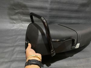 Behel sadel pegangan jok vespa panjang model arco ekslusif atau Excel warna hitam kuat