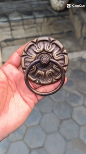 Tarikan Pintu Gebyok Kuningan Antik