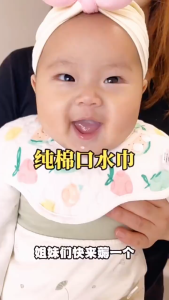 Yếm ăn dặm cho bé sơ sinh – Mềm mại thấm hút tốt dễ giặt mơi nhất 2025