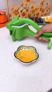 Plastic Green Manual Fruit Hand Press Citrus Extractor Machine Manual Squeezer Juice Mixer