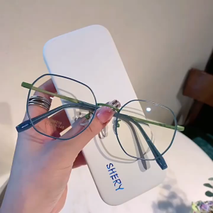 Kacamata Trendi Anti Radiasi Photochromic Wanita Pria Bingkai Logam Yang Canggih