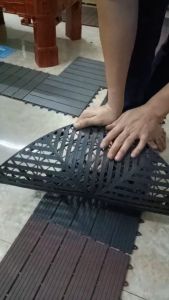 Thảm lót sàn Gara ô tô nhựa PP chịu lực kích thước 40x40x2.3cm