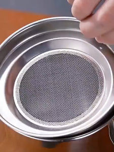 FYBEE 304 Stainless Steel Oil Strainer Pot Household Oil Container Can Kitchen Oil Filter Pot Drip-Proof Design Oil Storage Bottle