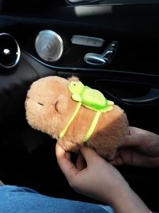【Xmas】Capybara ตุ๊กตาคาปิบาร่าน่ารัก สร้อยข้อมือ กระเป๋าเป้เต่า ตุ๊กตานุ่มนิ่ม ขนาด20ซม การตก แต่งรถ