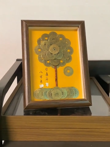 已开光 招财祈福 摇钱树摆件五帝钱发财树相框铜钱装饰画办公桌面复古成品招财摆件礼物  Handmade Copper Coins Money Tree Diy Photo Frame Decoration Five Emperors Coins Money Tree Living Room Wealth Attraction Office Workstation Decoration Gift