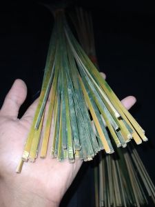 bambu arku layangan bomber dengan panjang 90/100 sudah di serut halus pokonya mantap per 10 pasang