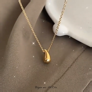 Teardrop Pendant Necklace Simple Yet Luxurious Elegant Jewelry Pendant Clavicle Chain Fashionable Couple/Best Friend Jewelry Suitable For Both Men And Women. (Chain Included)