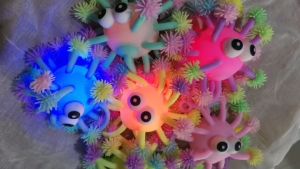 เล่นเด็ก ลูกบอล ไฟกระพริบยืดหยุ่น มีไฟกระพริบ ยางนุ่ม ลูกบอลเรืองแสง