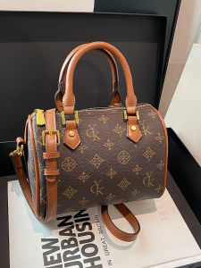 Vintage Boston Ladies Handbag 2025 New Luxury Floral Single Shoulder Bag Versatile Crossbody Bag for All Occasions Soft Zipper Closure